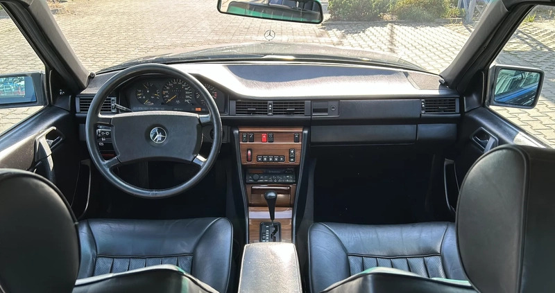 Mercedes-Benz W124 (1984-1993) cena 24400 przebieg: 239255, rok produkcji 1985 z Radom małe 436